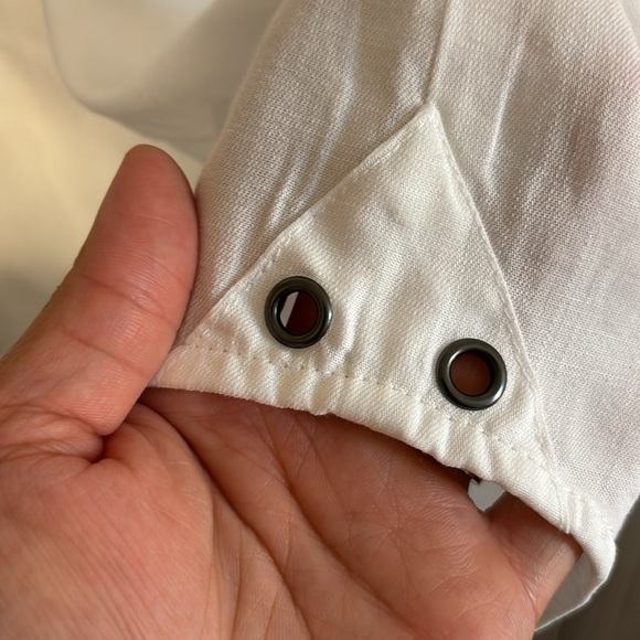 👚 Classic White Button-Down Shirt - Size M (NWT) ✨ - Picture 5 of 10